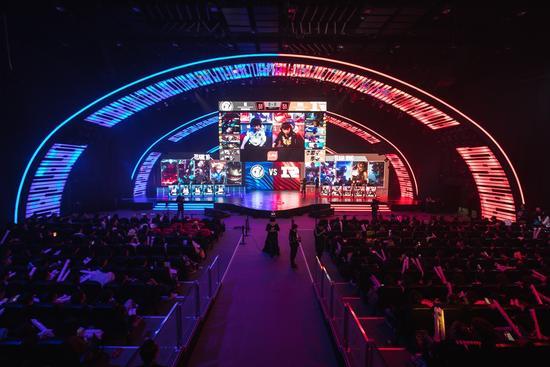 的年轻前锋 的年轻前锋